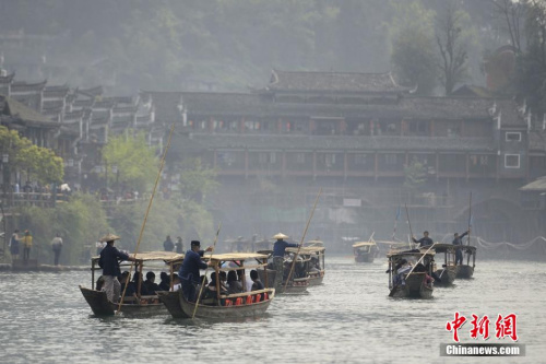 鳳凰古城“先決策后聽證”? 官方稱依法依規依程序