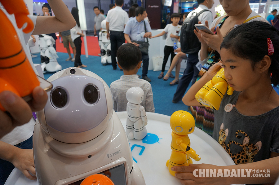 孩子們的機器人世界（組圖）