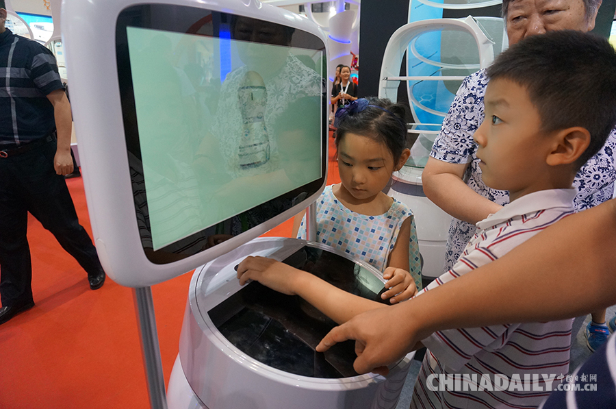 孩子們的機器人世界（組圖）