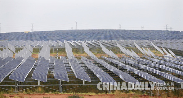 庫布其沙漠中的“新能源之光”