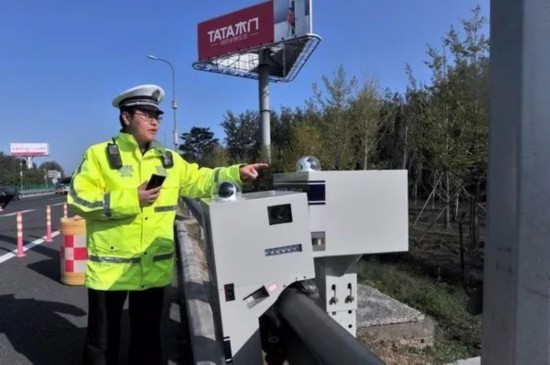 高速“機器人交警”上崗 這些違法行為一個也跑不了