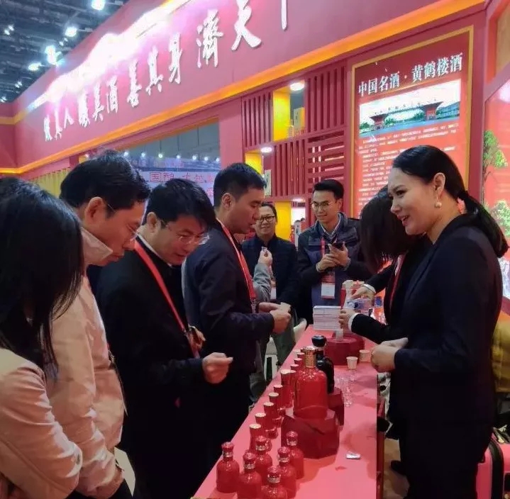 古井貢酒點亮上海國際酒交會的舞臺