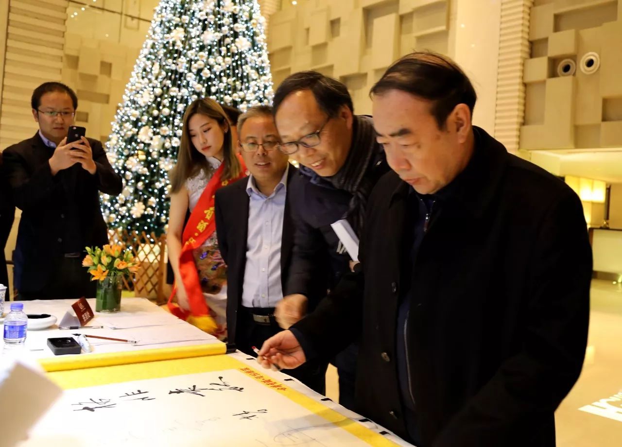 文學家園：大咖舉杯古井貢，共慶《收獲》60年！