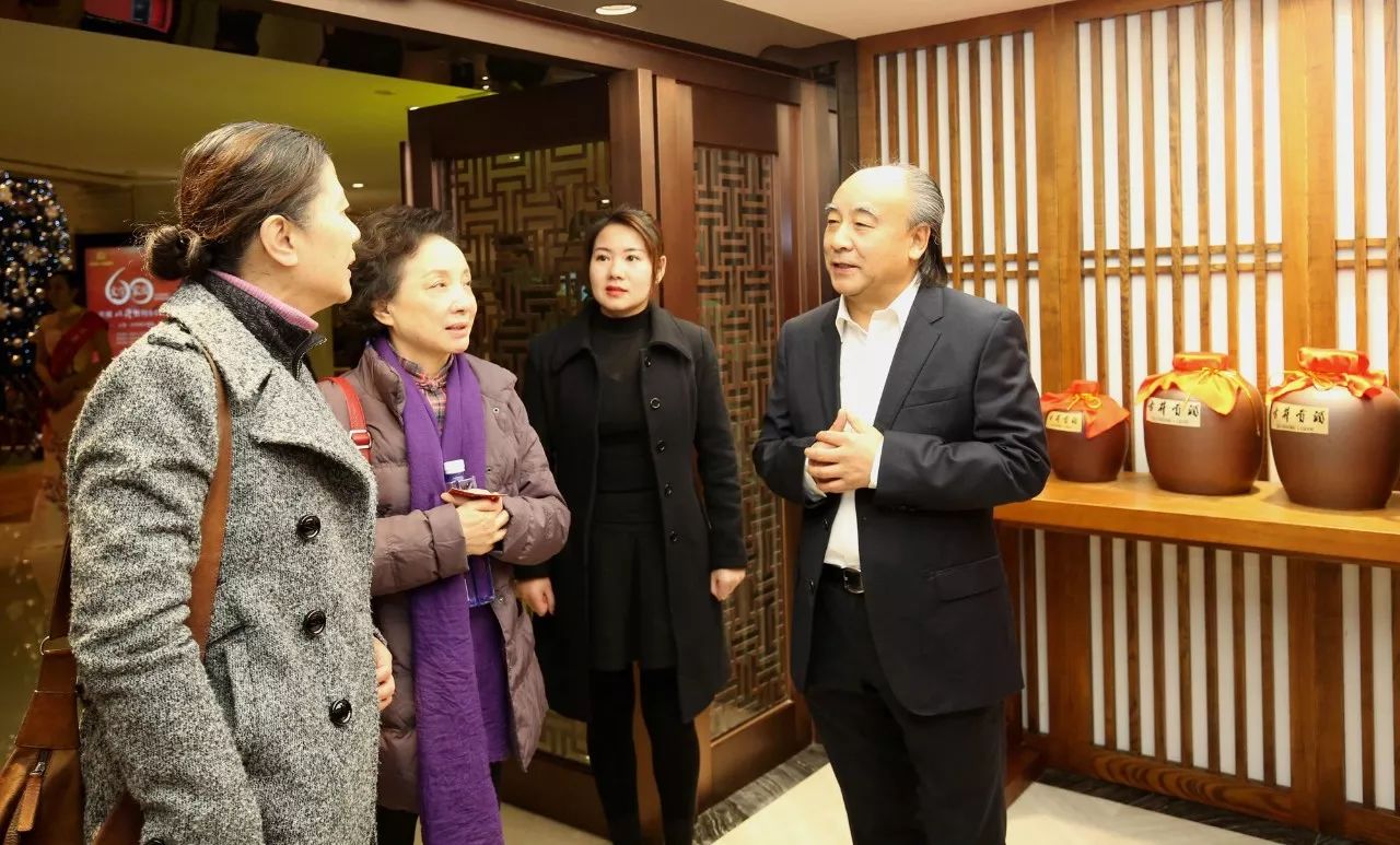 文學家園：大咖舉杯古井貢，共慶《收獲》60年！