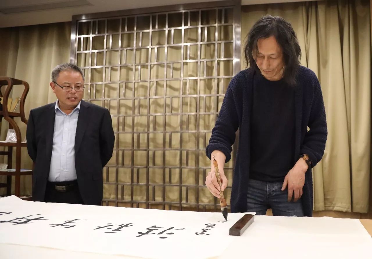 文學家園：大咖舉杯古井貢，共慶《收獲》60年！