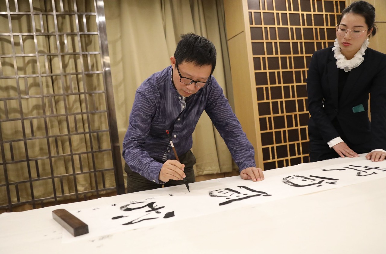 文學家園：大咖舉杯古井貢，共慶《收獲》60年！