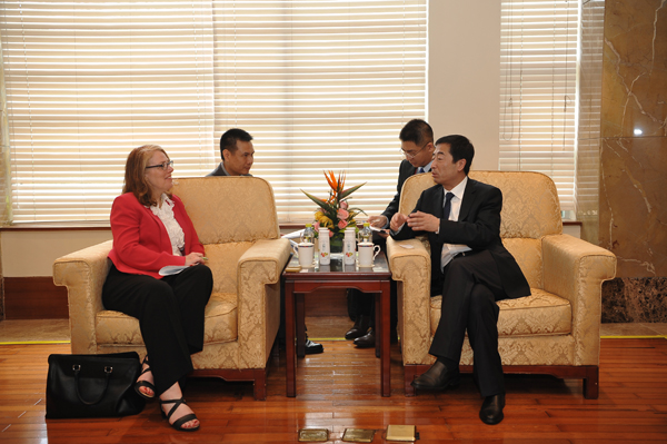 伊利集團執行總裁在博鰲與澳大利亞駐華大使舉行會談