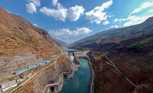 尖端高科技為建筑賦能 中國(guó)日?qǐng)?bào)-漢能“陽(yáng)光之旅”國(guó)際攝影師體驗(yàn)計(jì)劃落幕