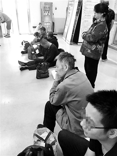 號販“壟斷”產(chǎn)科建檔號一個號賣千元:叫你沒機會掛