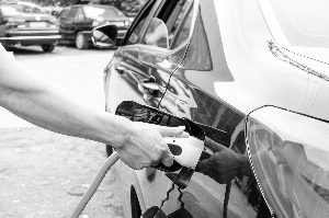 發(fā)改委:嚴(yán)控新增燃油車產(chǎn)能 推動新能源汽車有序發(fā)展