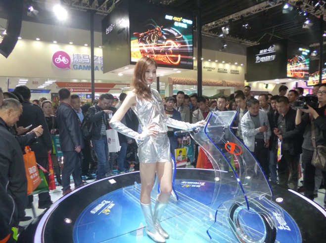 無線科技無限未來:全球首輛臺鈴4G云電動車驚艷“天津展”