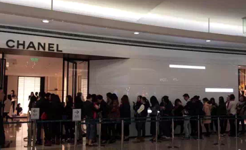 港媒:中國游客赴歐洲掃貨賺差價 奢侈品牌不開心