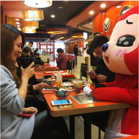 阿貍驚現吉野家 引發食客網友關注