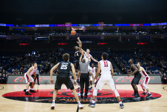 馬云蔡崇信簽下美國(guó)最牛大學(xué)體育聯(lián)盟，讓中國(guó)年輕人看NCAA籃球賽